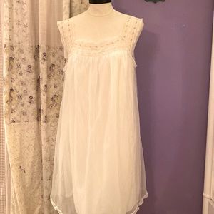 Gorgeous lined babydoll vintage nightgown